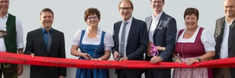 Bau und Bezug des neuen Firmengebäudes